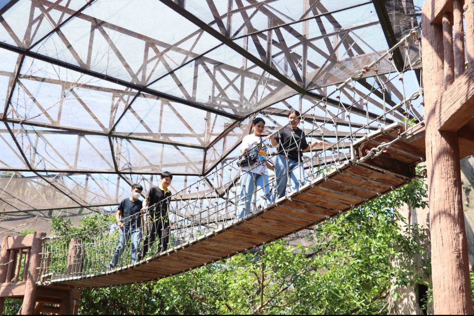 title - เที่ยวอยุธยา อย่าลืมแวะเข้ามาชมงานศิลปหัตถกรรมและงานศิลป์ ที่ ศูนย์ส่งเสริมและพัฒนาพัฒนาอาชีพเสริมนอกภาคการเกษตร (ศูนย์ศิลปาชีพบางไทรฯ (เดิม))